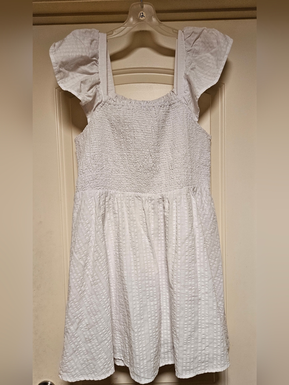 Women's Large Old Navy White Seersucker Smocked Flutter-Sleeve Mini Dress